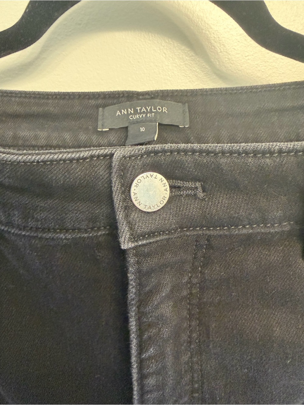 NWOT Ann Taylor Black Boot Cut Curvy Size 10 Jeans - Picture 3 of 7